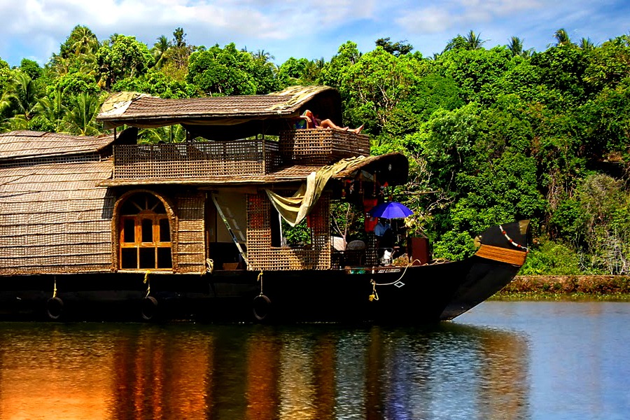 Cochin-Munnar(02N)-Alleppey(01